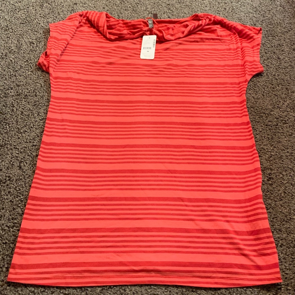 BNWT Medium Two-tone red Maternity shirt